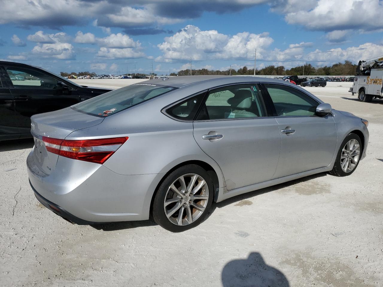 2014 Toyota Avalon - Image 3