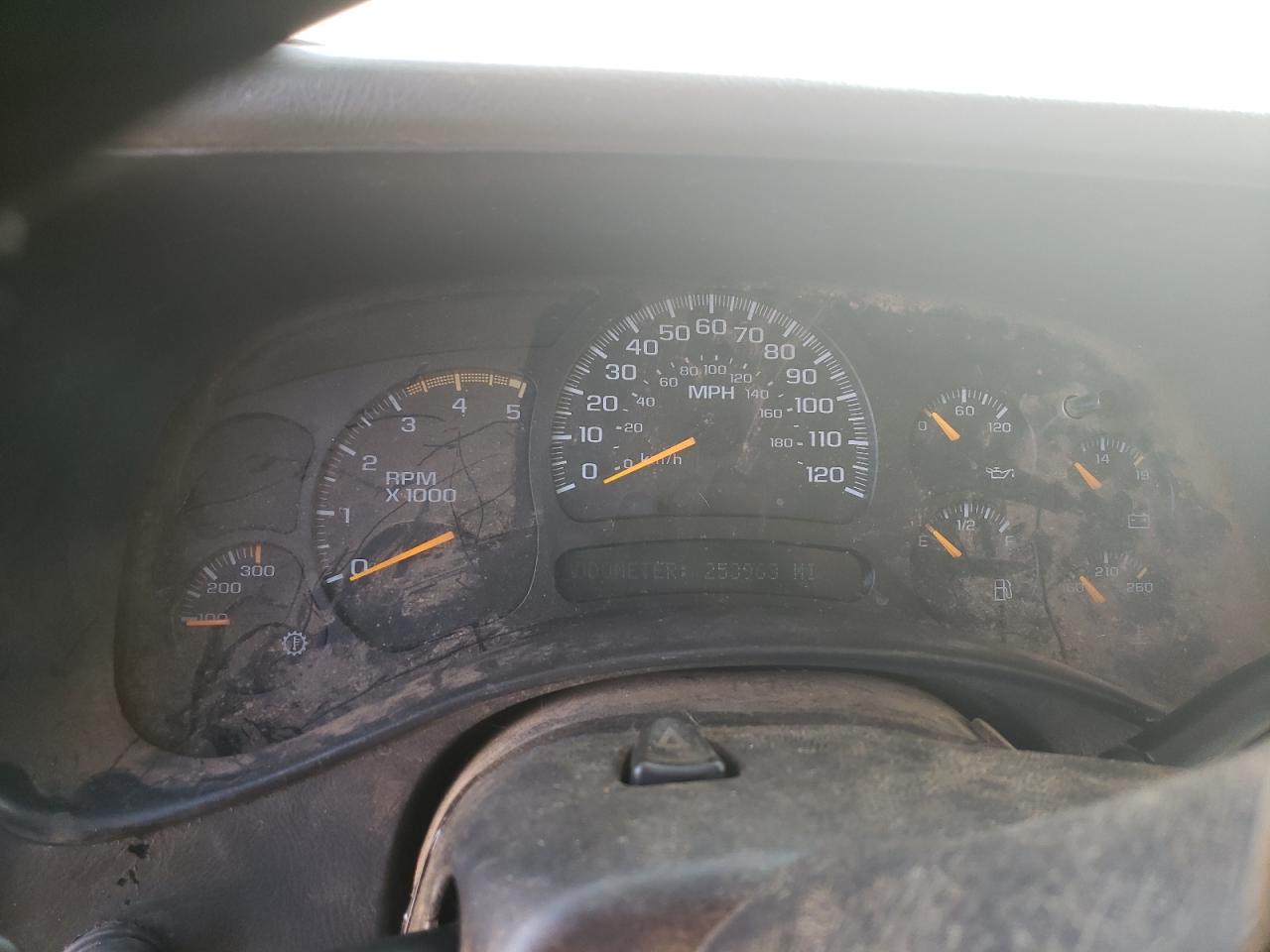 2004 Chevrolet Silverado - Image 9
