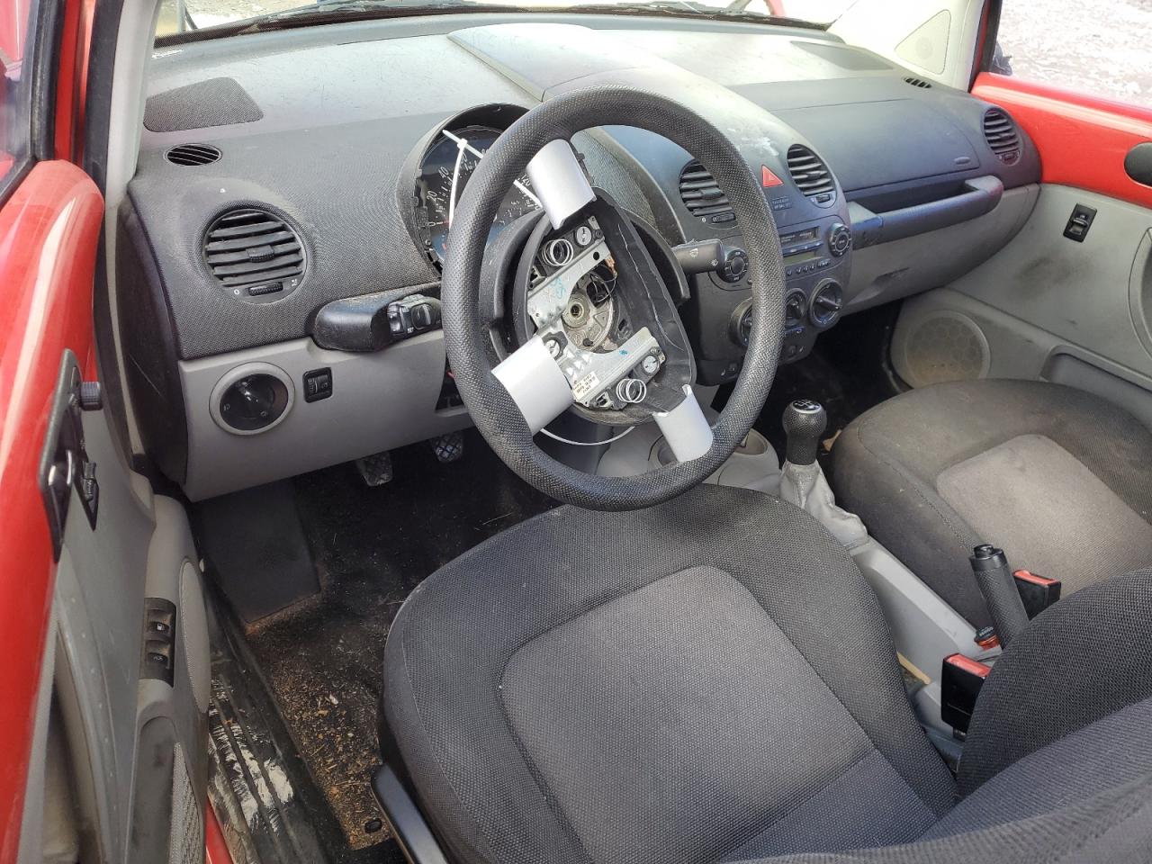 2004 Volkswagen Beetle - Image 8