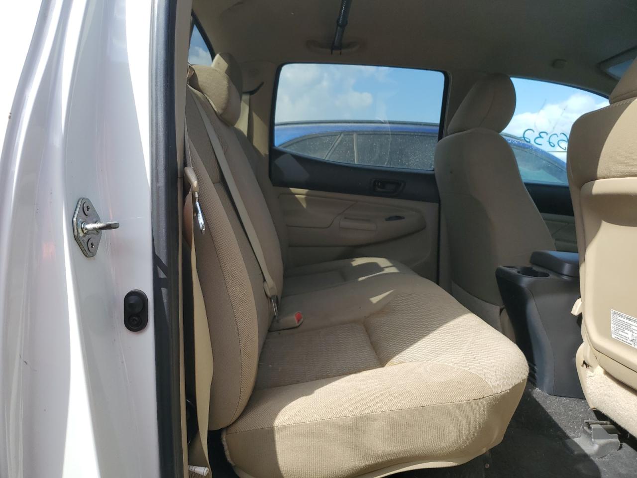 2014 Toyota Tacoma - Image 10