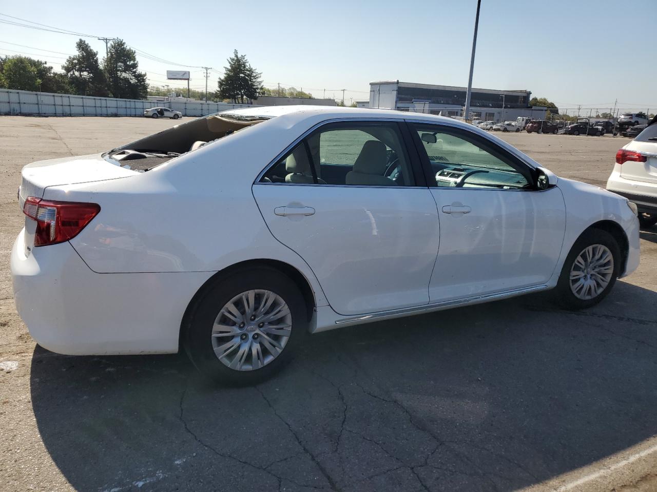 2014 Toyota Camry - Image 3