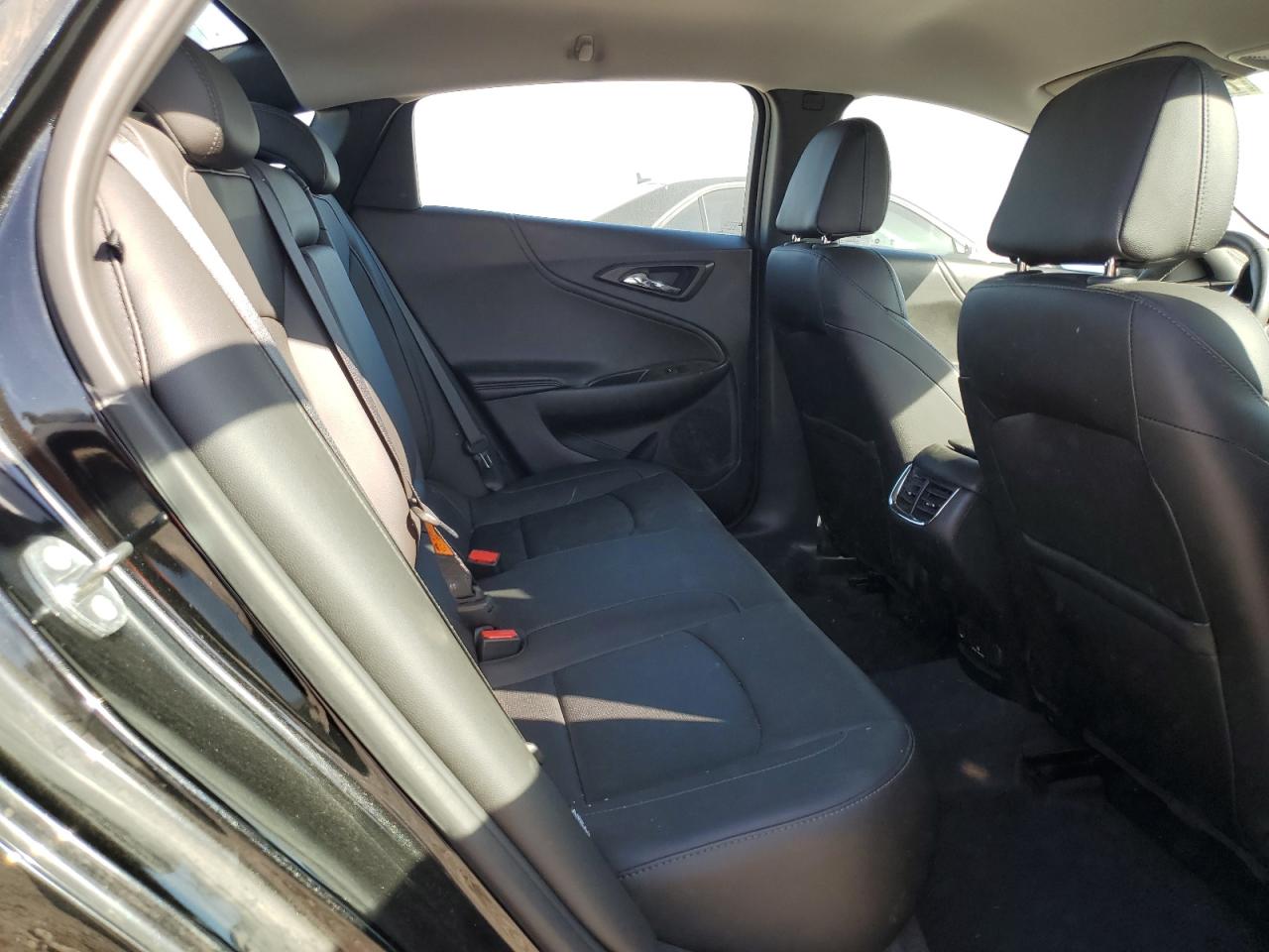 2018 Chevrolet Malibu - Image 11