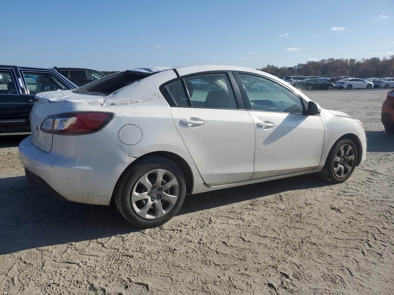 2011 Mazda 3 - Image 3