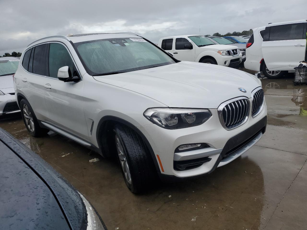 VIN 5UXTR7C57KLE97800 2019 BMW X3 no.4