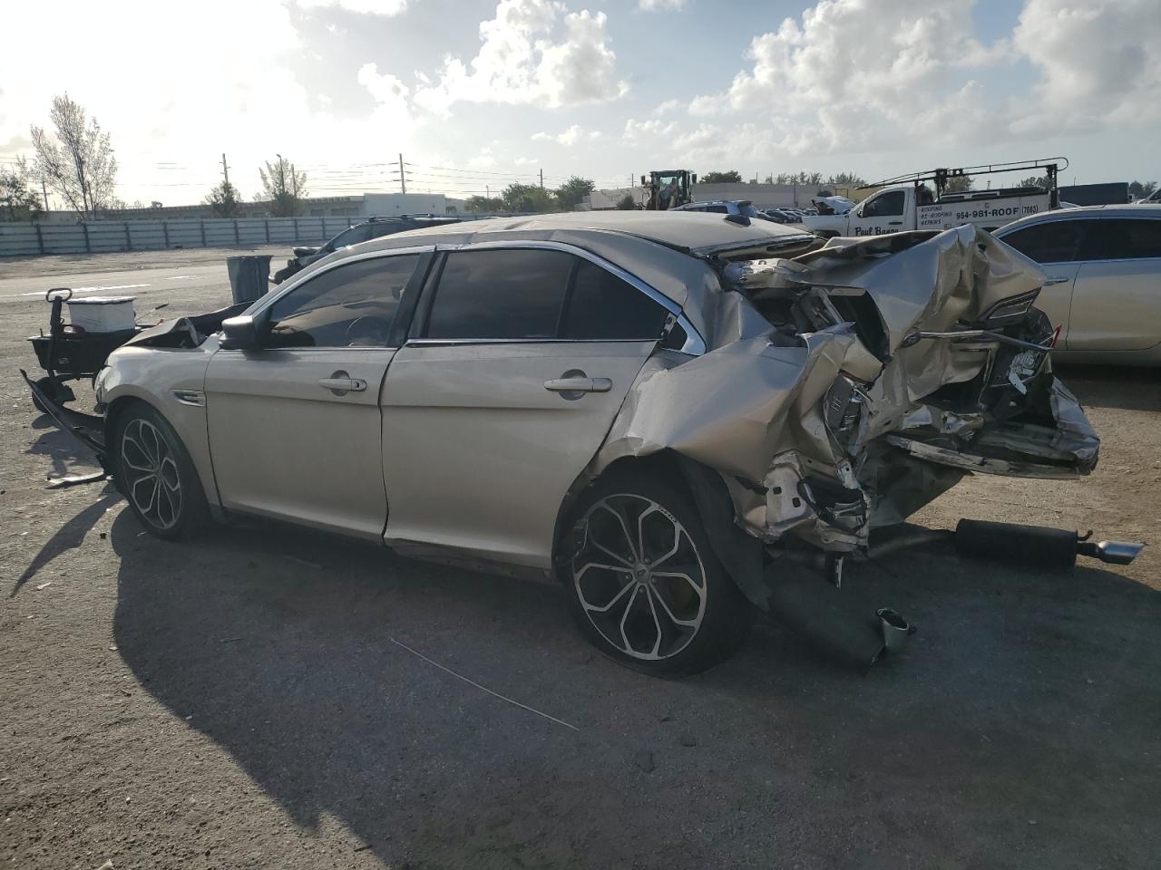 2018 Ford Taurus - Image 2