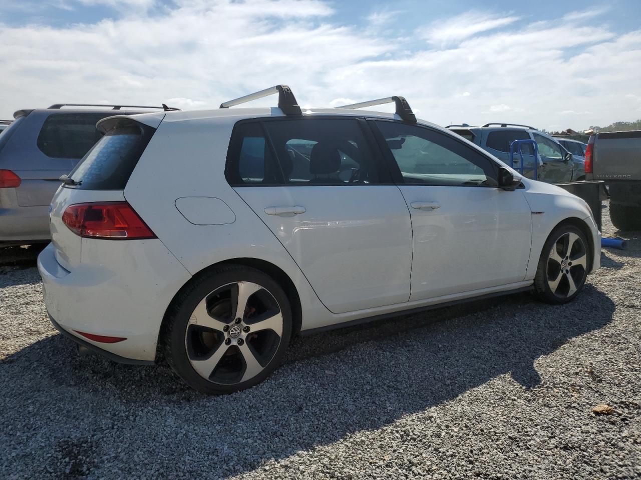 2017 Volkswagen GTI - Image 3