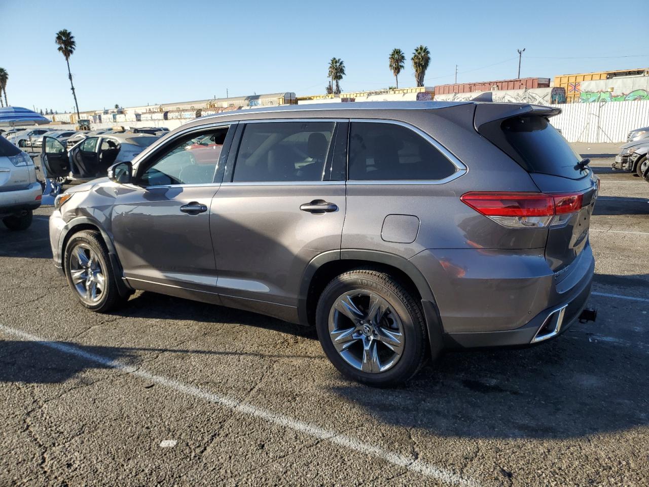 2019 Toyota Highlander - Image 2