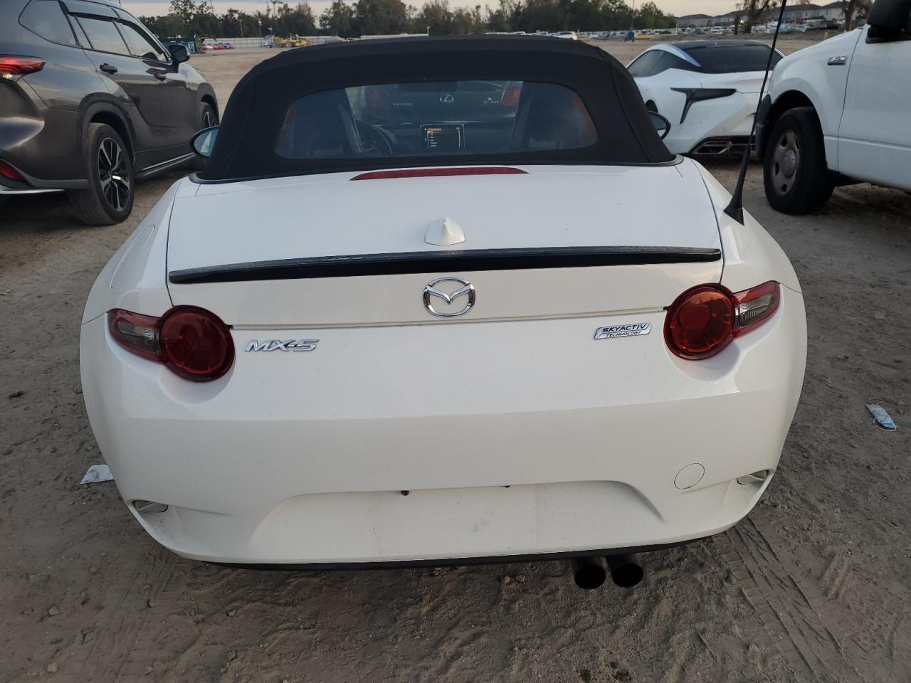 2017 Mazda Mx-5 Miata Club VIN: JM1NDAC73H0124123 Lot: 76392804