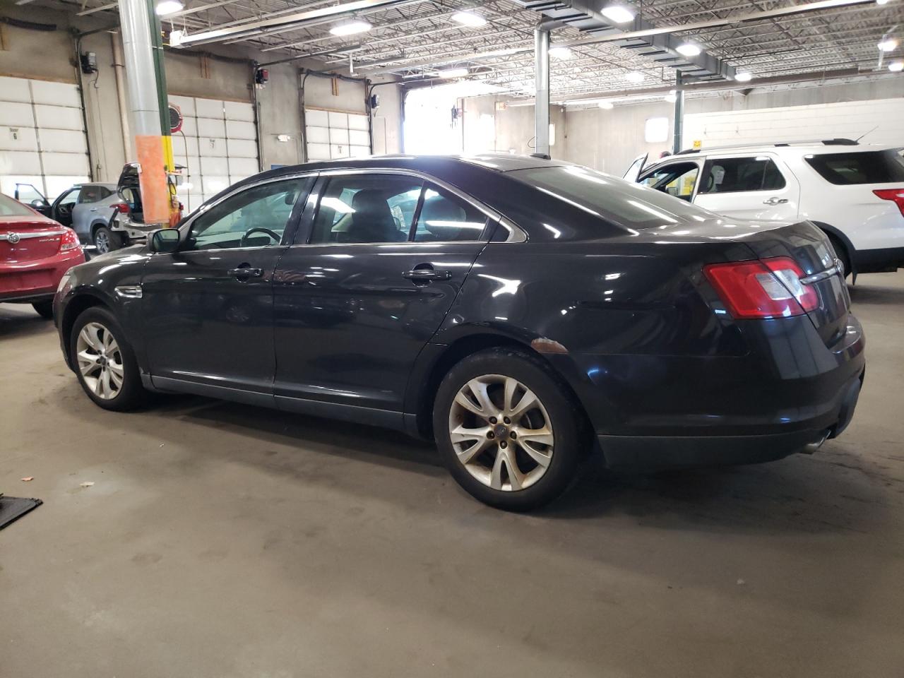 2010 Ford Taurus - Image 2