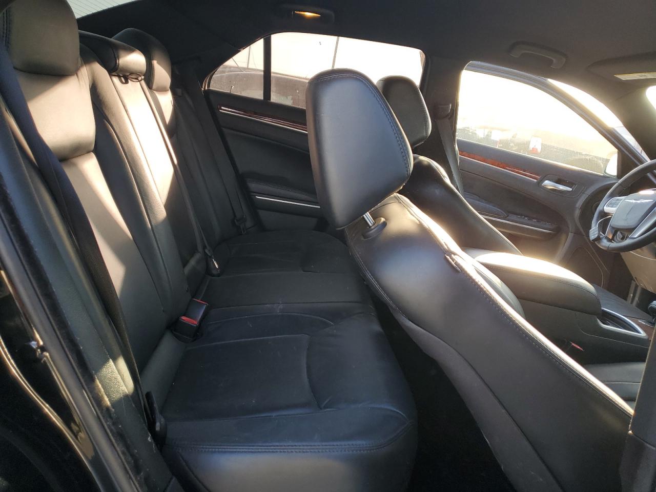 2013 Chrysler 300 - Image 10