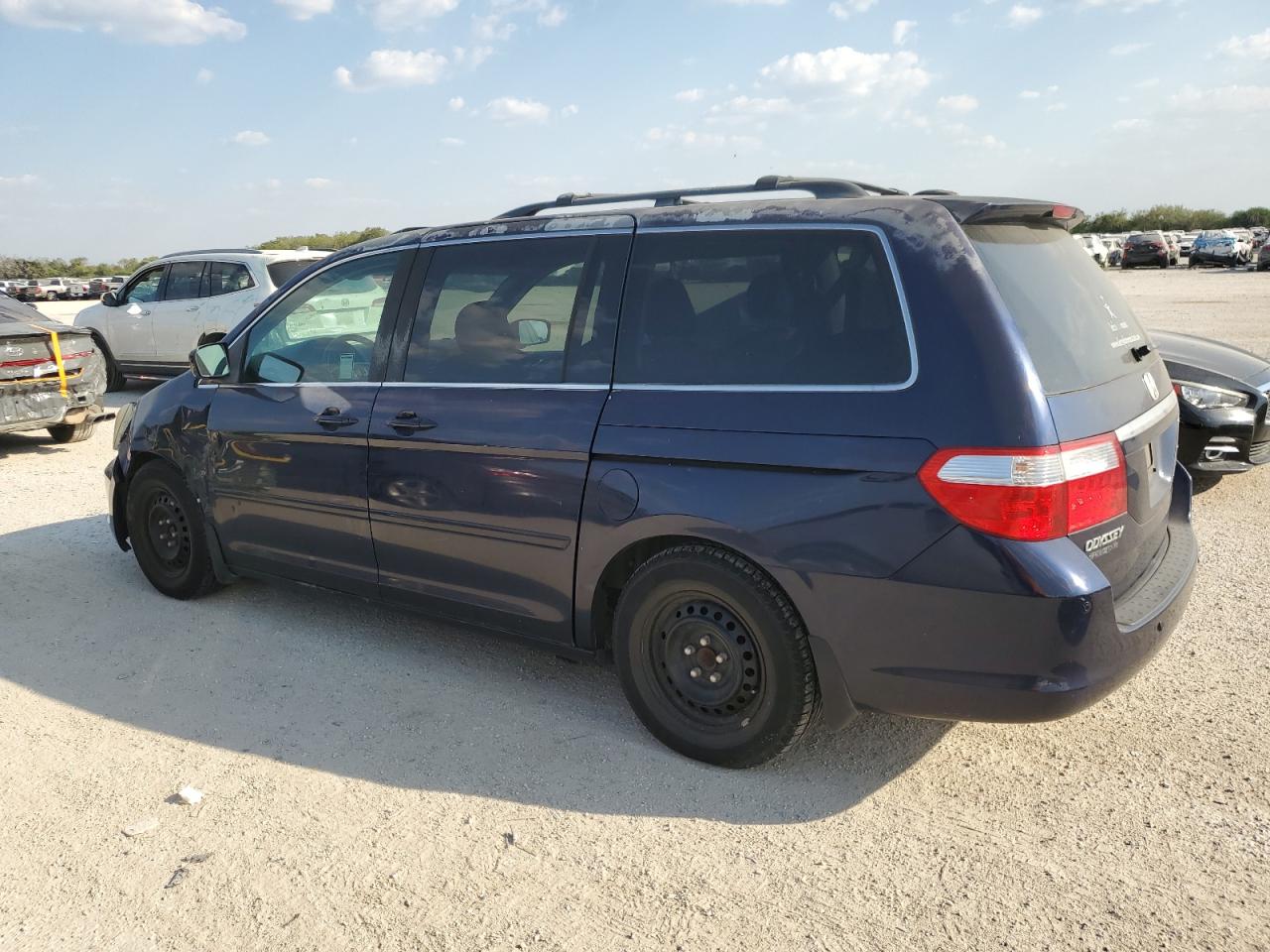 2007 Honda Odyssey - Image 2