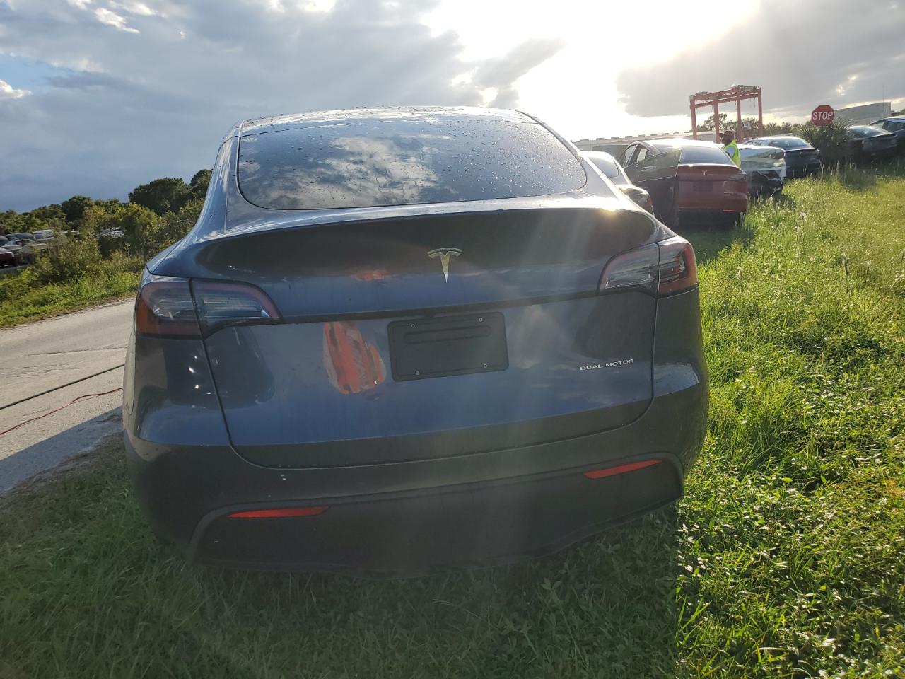 7SAYGAEE6NF576132 2022 Tesla Model Y