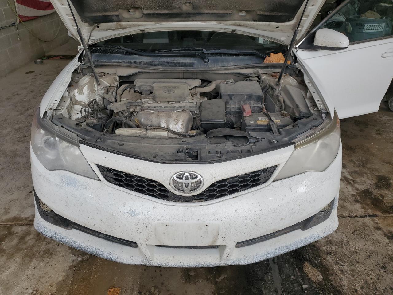 2014 Toyota Camry - Image 11