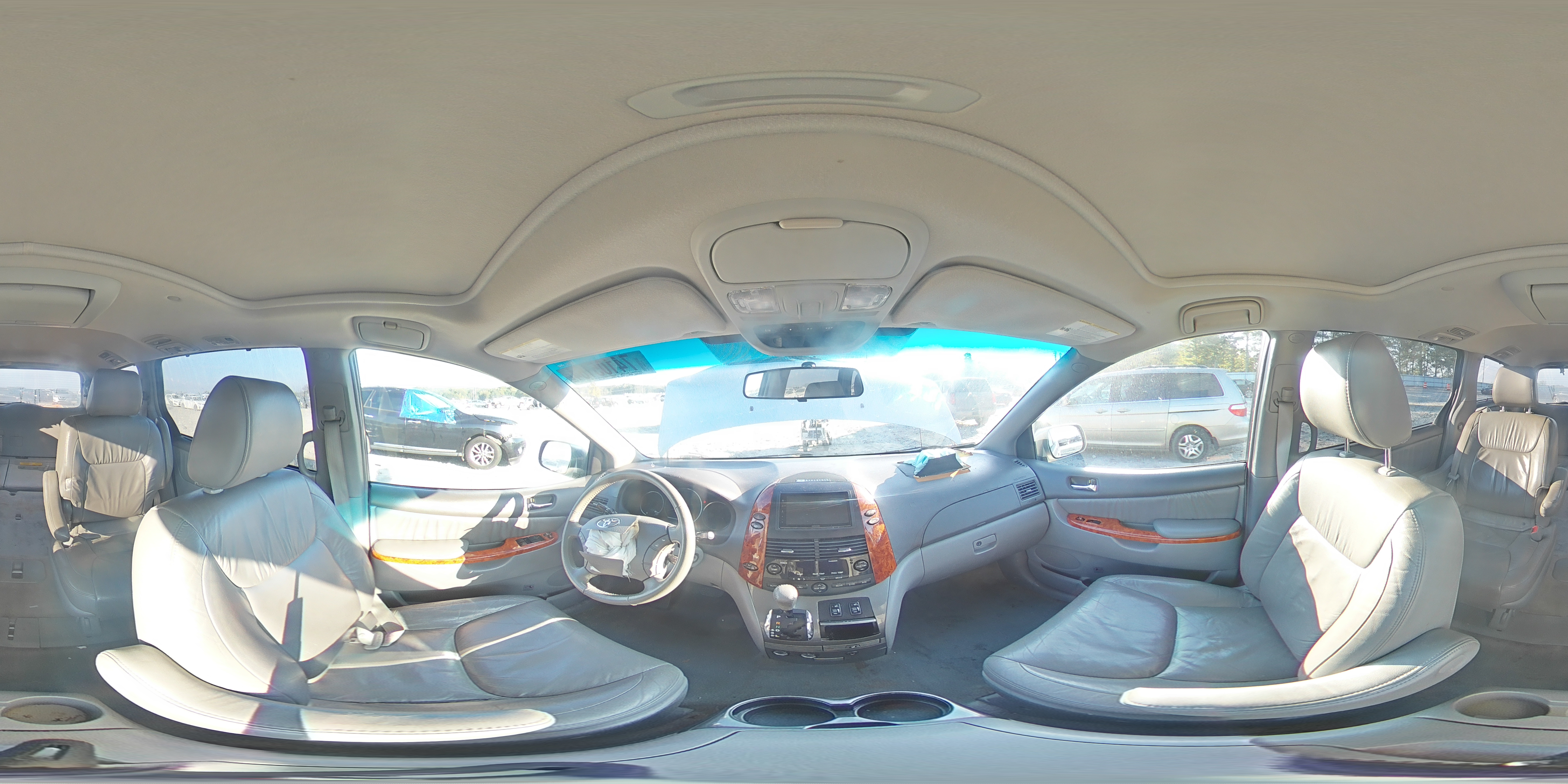 2010 Toyota Sienna - Image 14