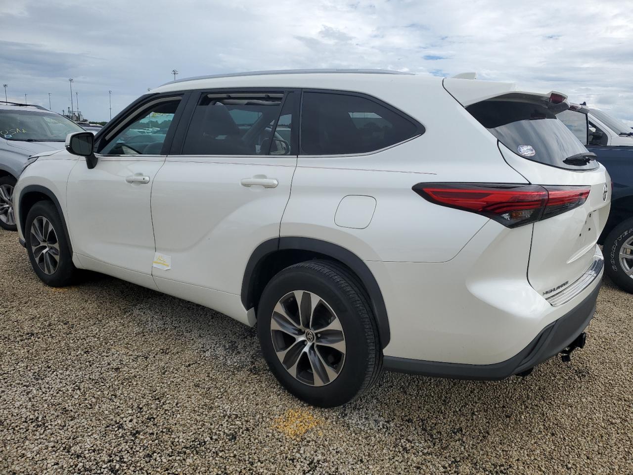 2021 Toyota Highlander - Image 2