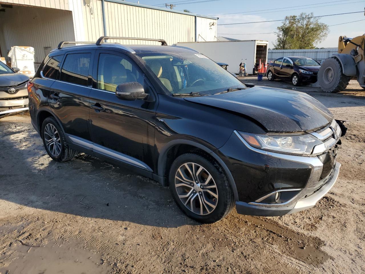 2016 Mitsubishi Outlander - Image 4