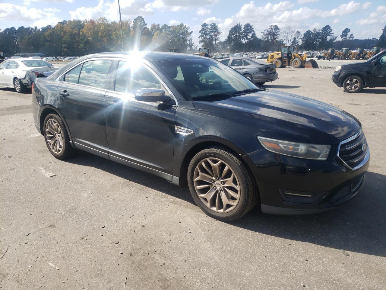 2015 Ford Taurus - Image 4