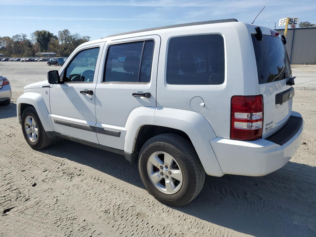 2012 Jeep Liberty (North America) - Image 2
