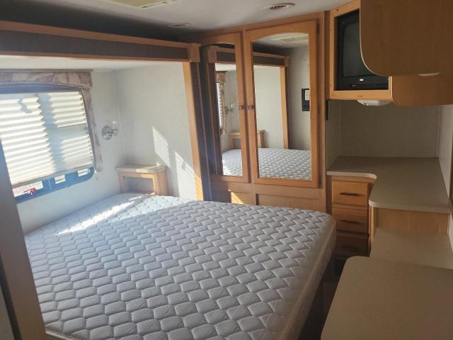 2004 WORKHORSE CUSTOM CHASSIS MOTORHOME CHASSIS W22