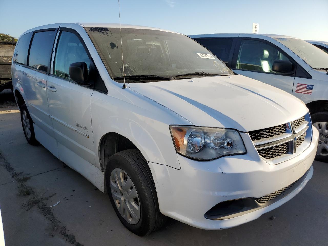 VIN 2C4RDGBG5HR776513 2017 DODGE CARAVAN no.4