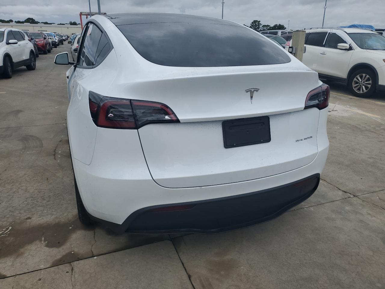 7SAYGDEE0RA274078 2024 Tesla Model Y