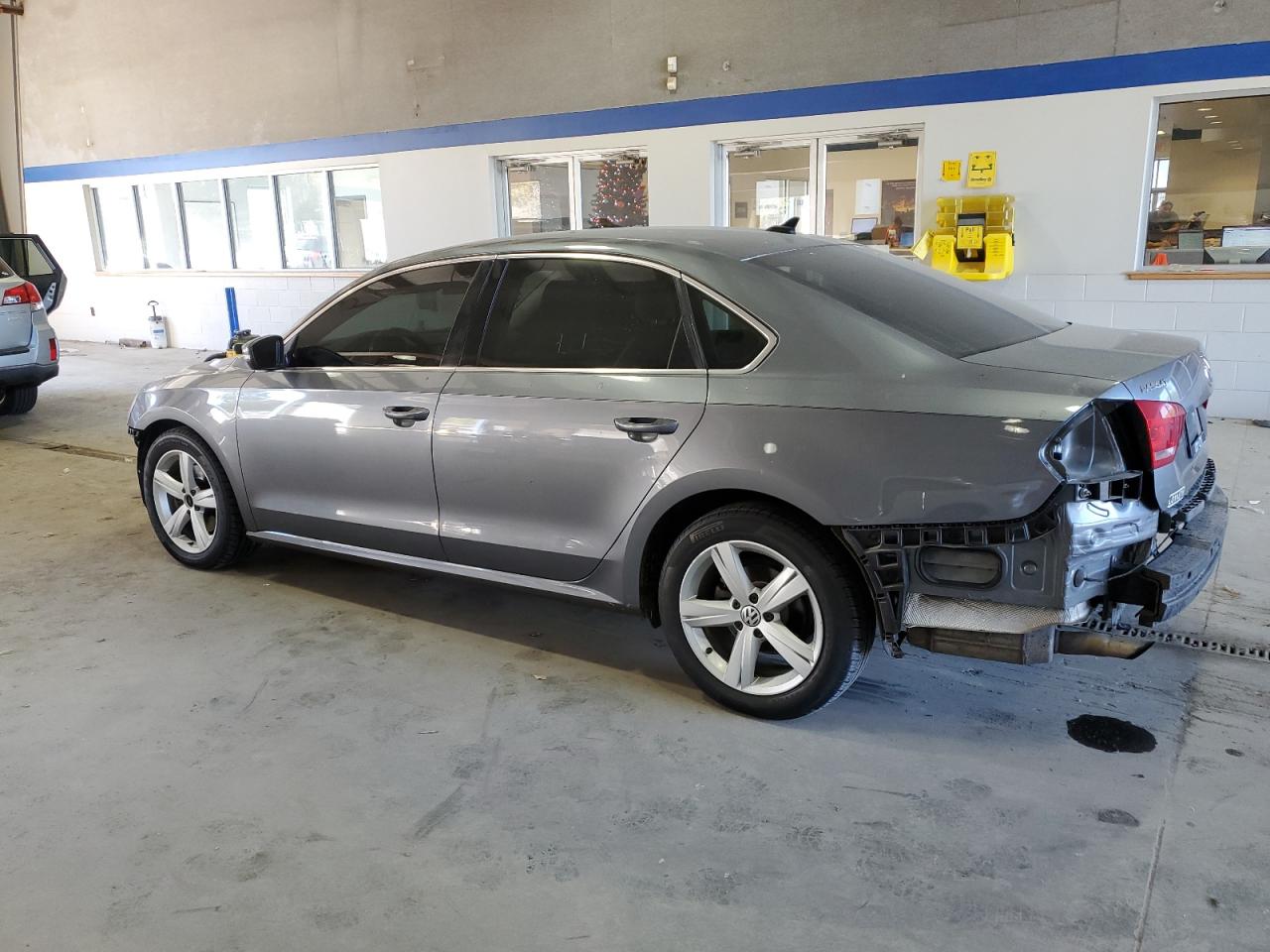 2015 Volkswagen Passat - Image 2