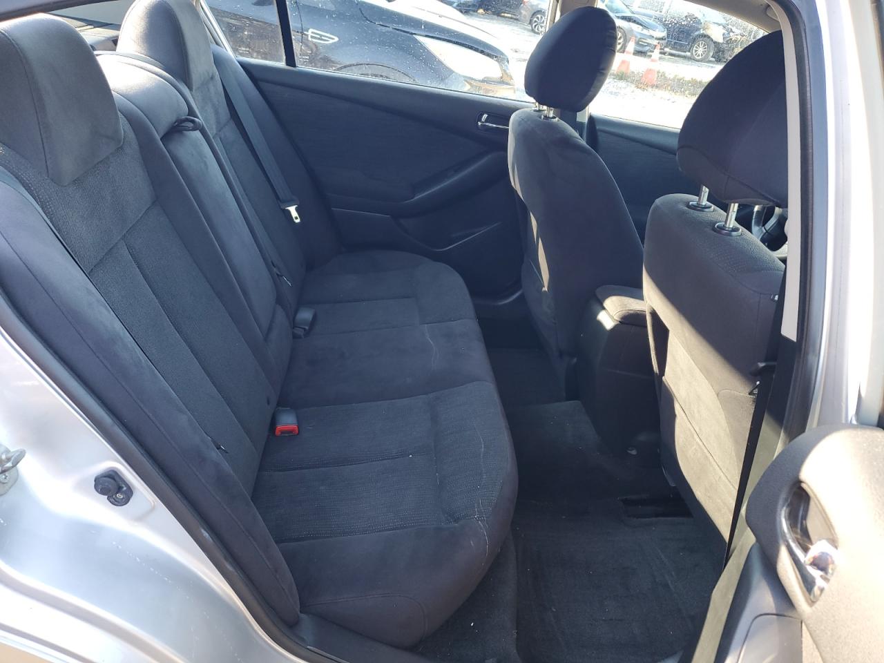 2012 Nissan Altima - Image 10
