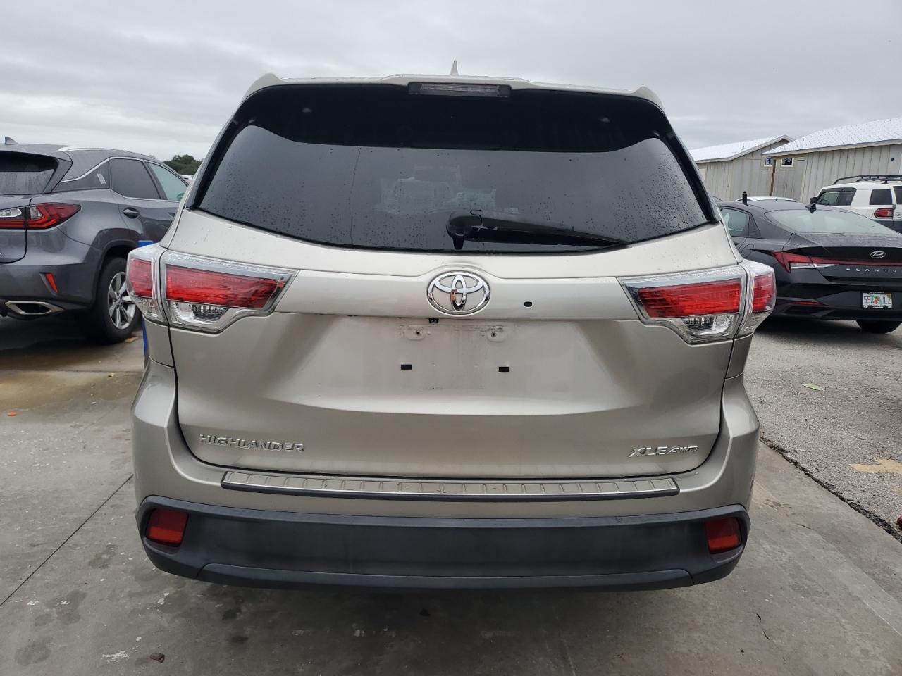 2014 Toyota Highlander Xle VIN: 5TDJKRFH4ES058410 Lot: 74872764