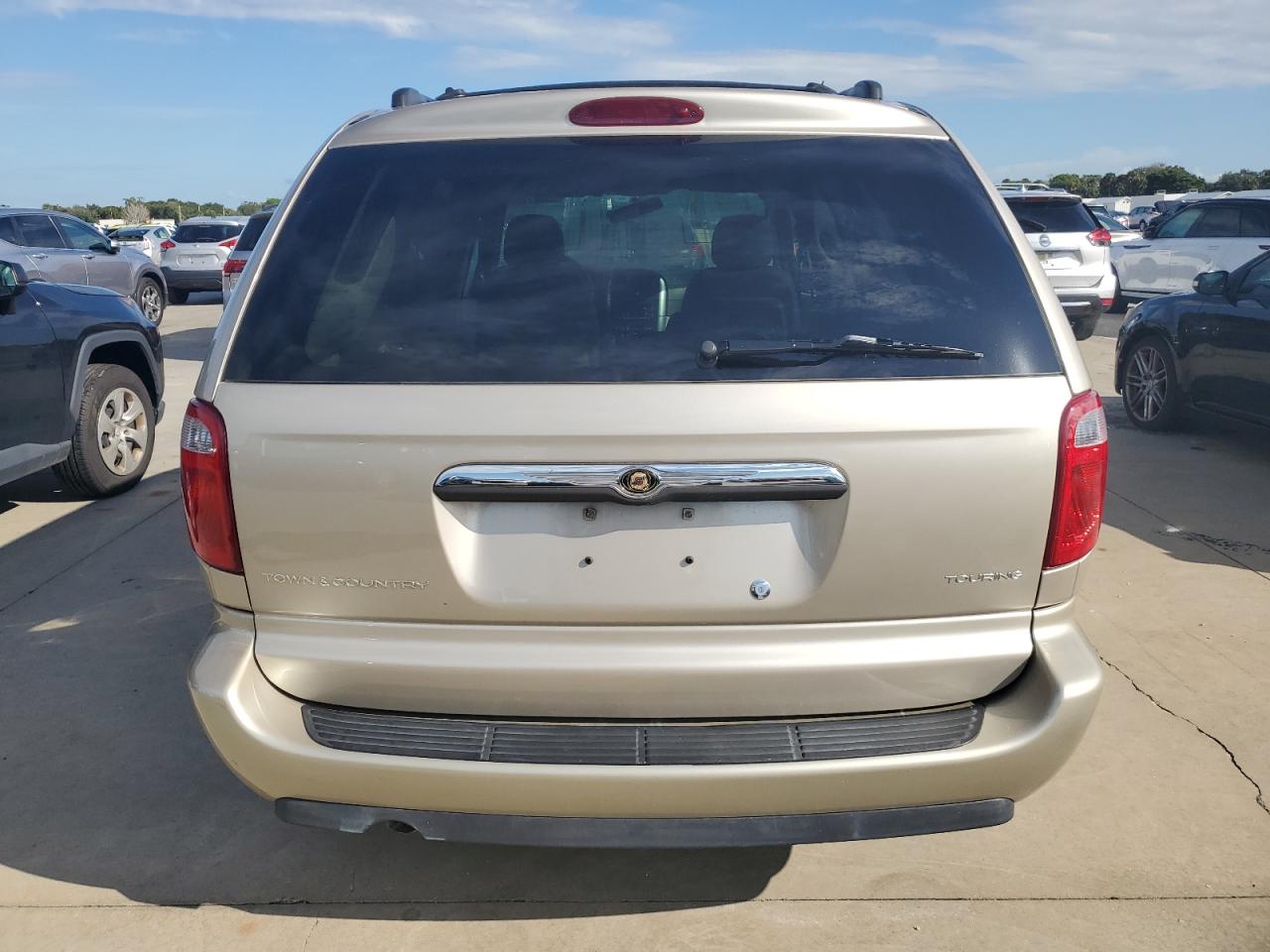 2005 Chrysler Town & Country Touring VIN: 2C4GP54L35R118360 Lot: 74361154