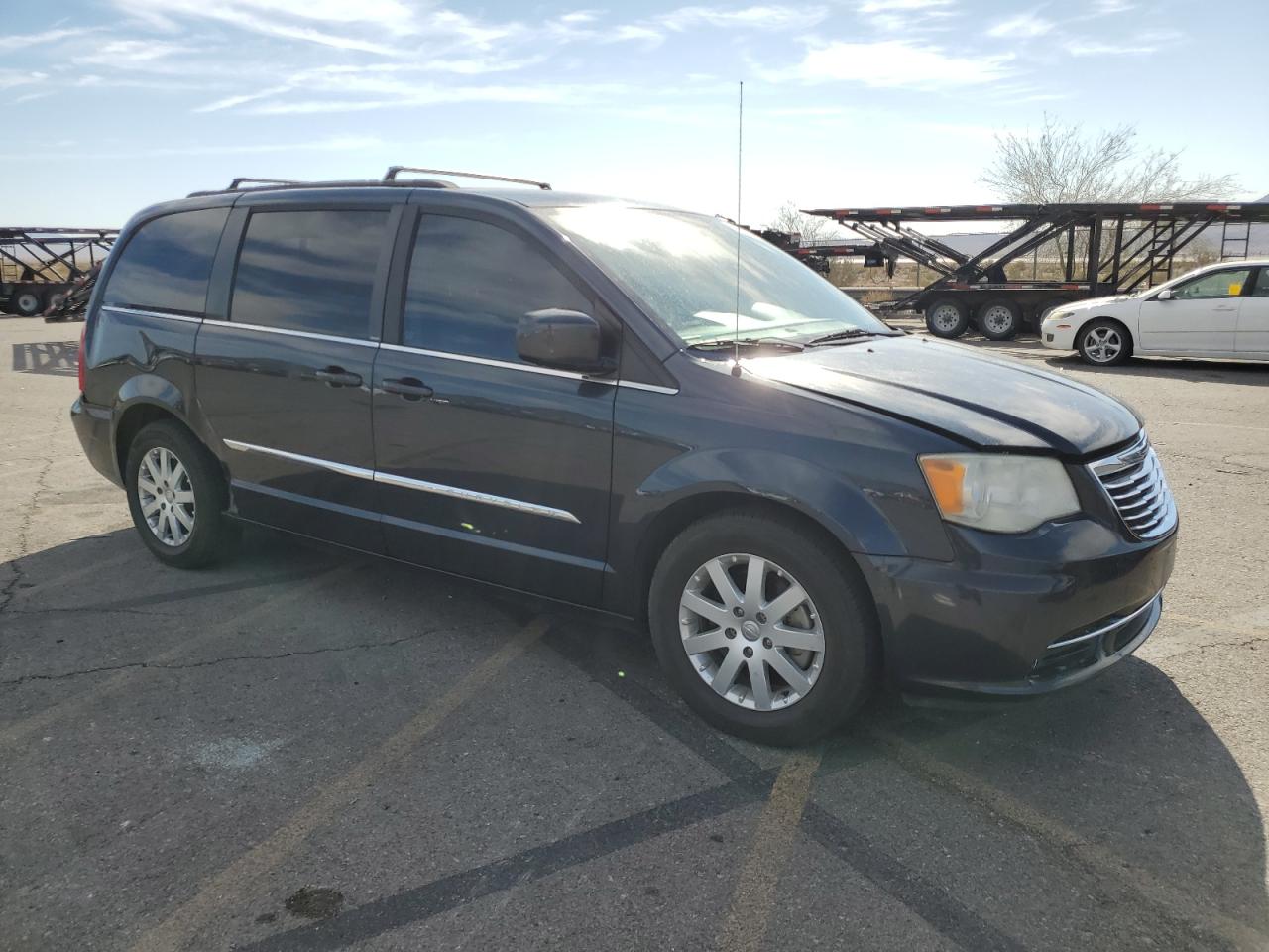 2014 Chrysler Town & Country - Image 4