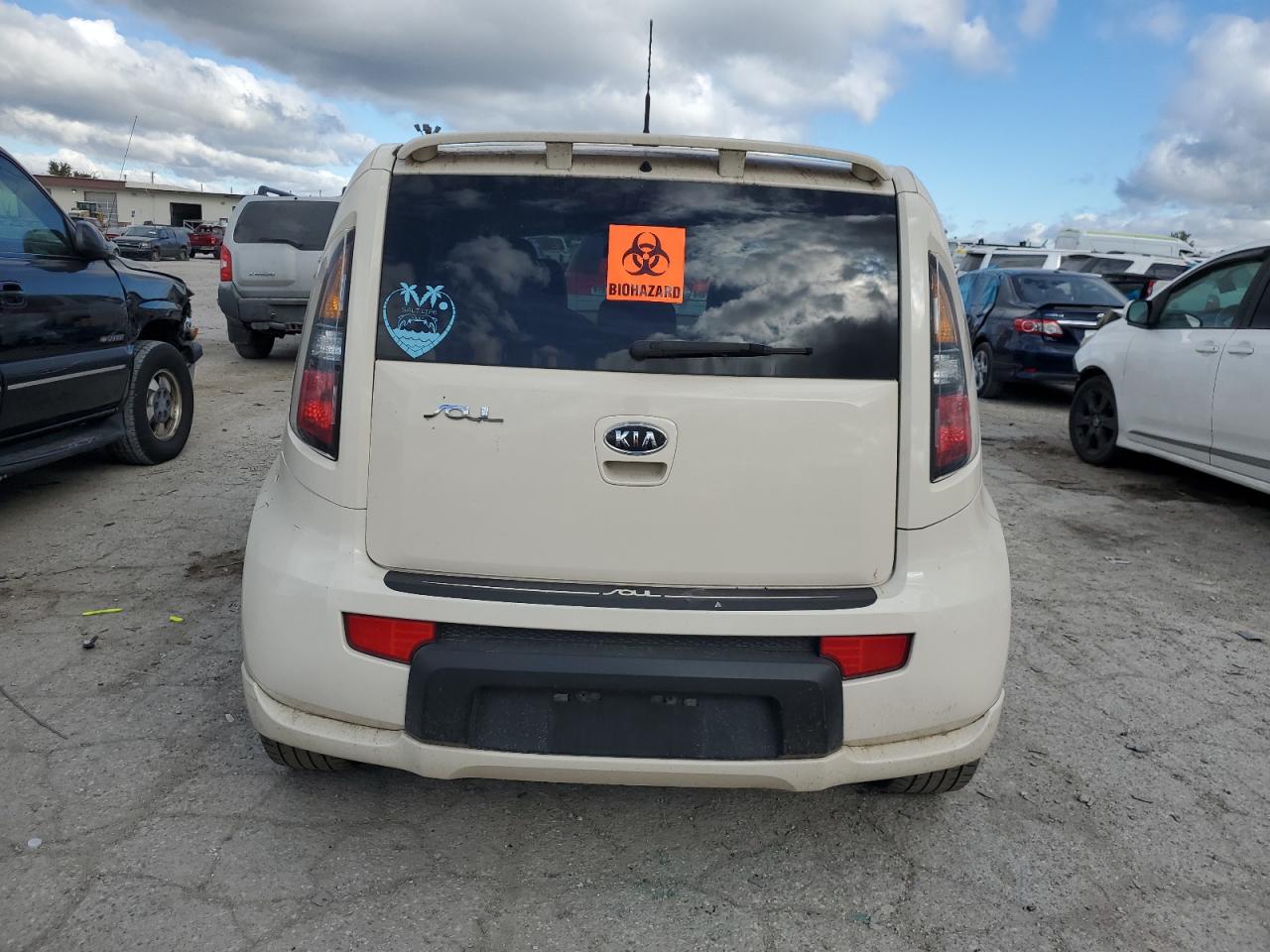 2011 Kia Soul + VIN: KNDJT2A25B7714949 Lot: 75660354