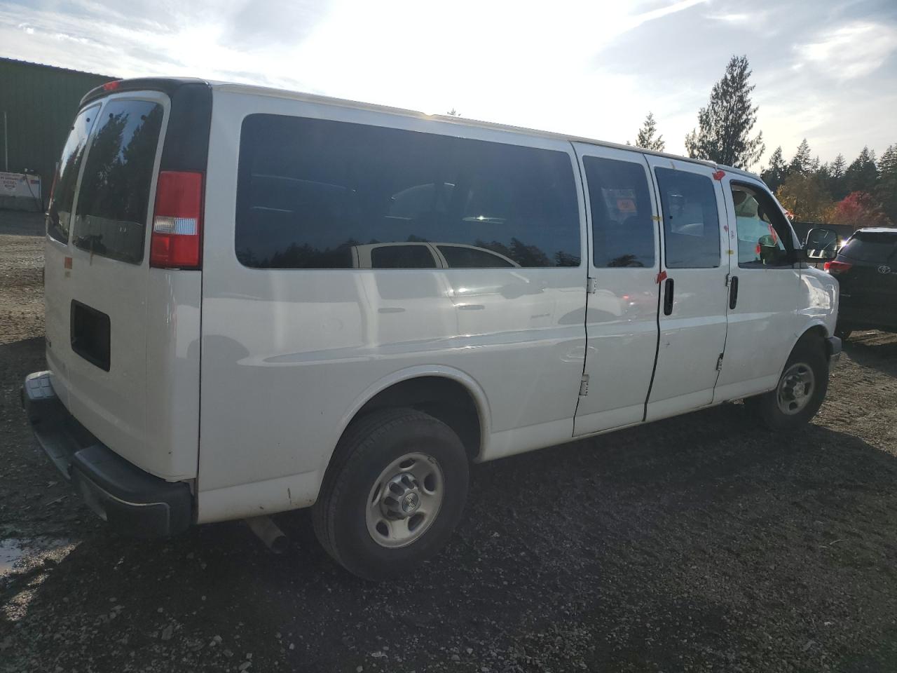 VIN 1GAZGPFG6K1363036 2019 CHEVROLET EXPRESS no.3