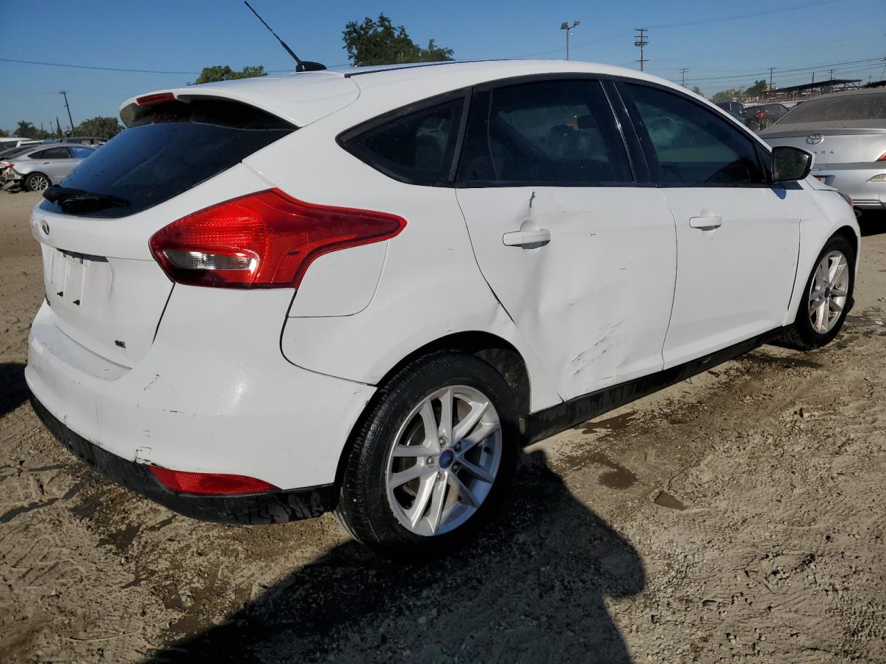 VIN 1FADP3K29JL287695 2018 FORD FOCUS no.3