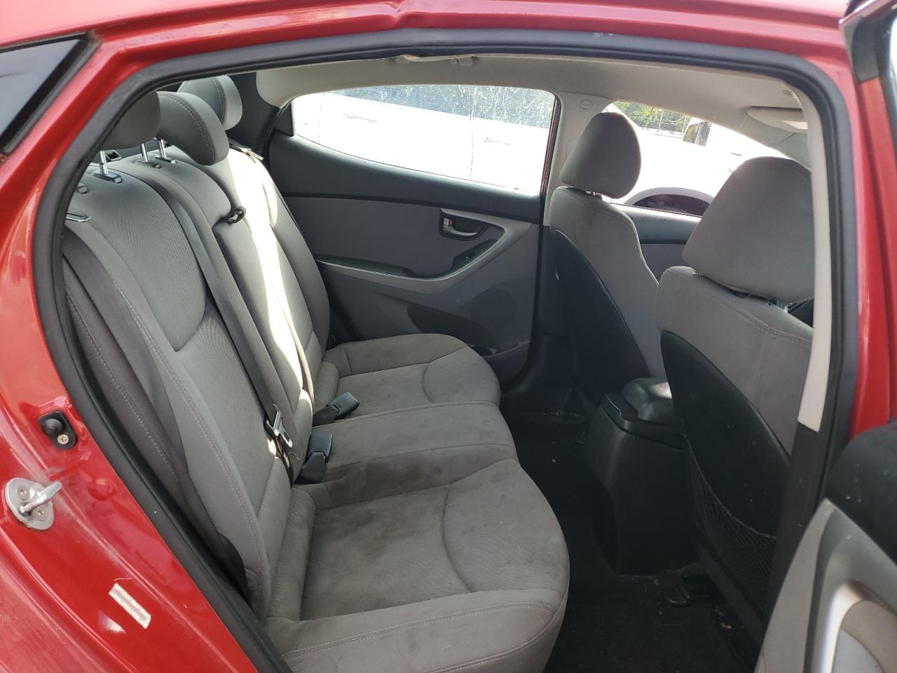 2015 Hyundai Elantra - Image 10