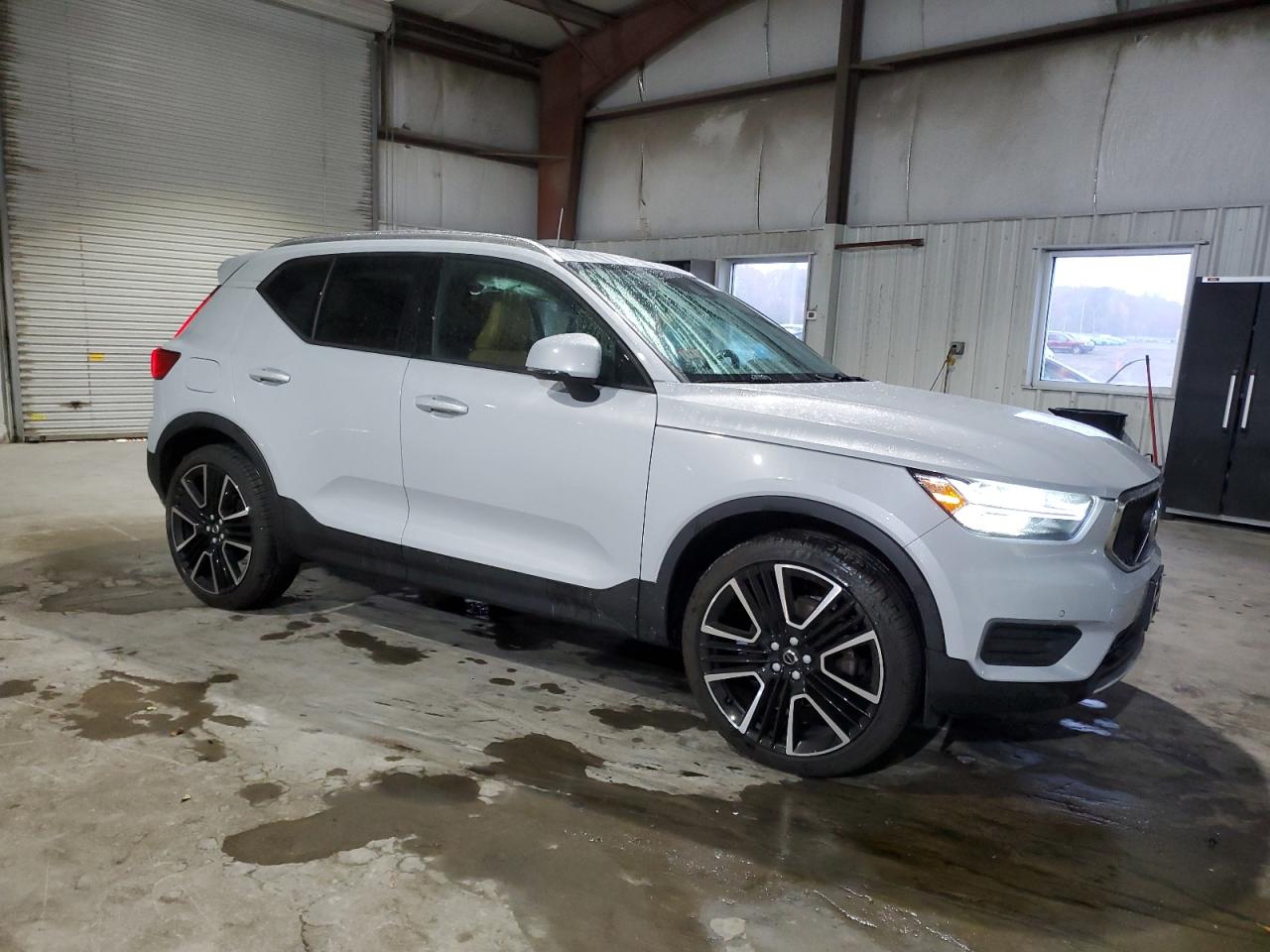 2020 Volvo XC40 - Image 4