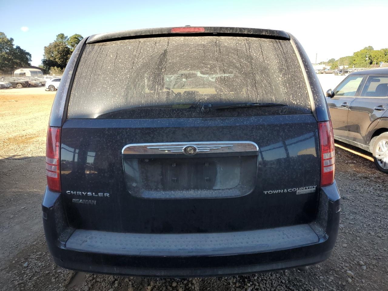 2010 Chrysler Town & Country - Image 6
