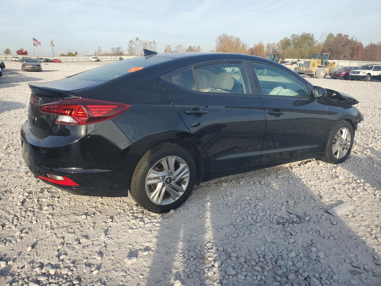 2019 Hyundai Elantra - Image 3