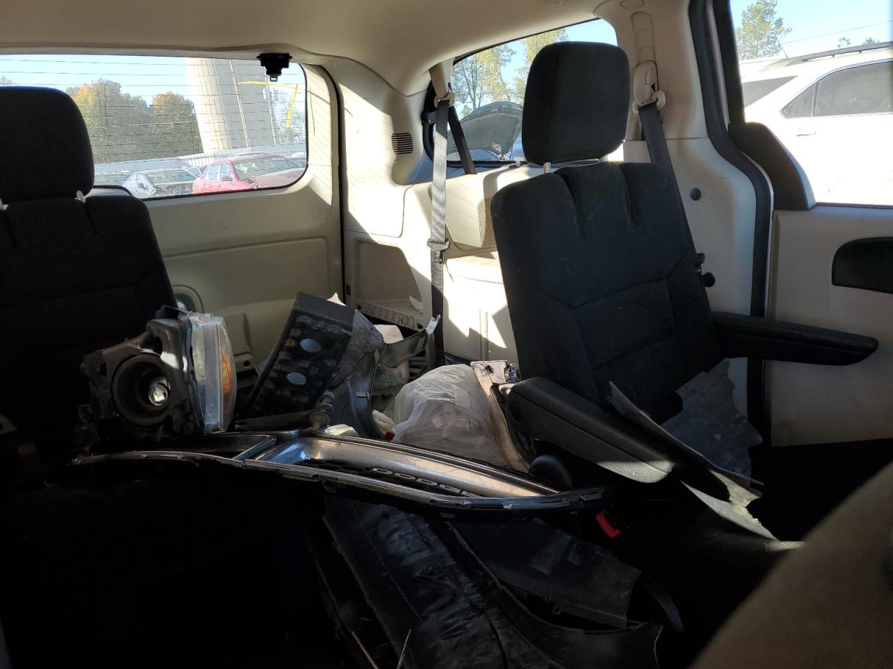 2015 Dodge Caravan - Image 12