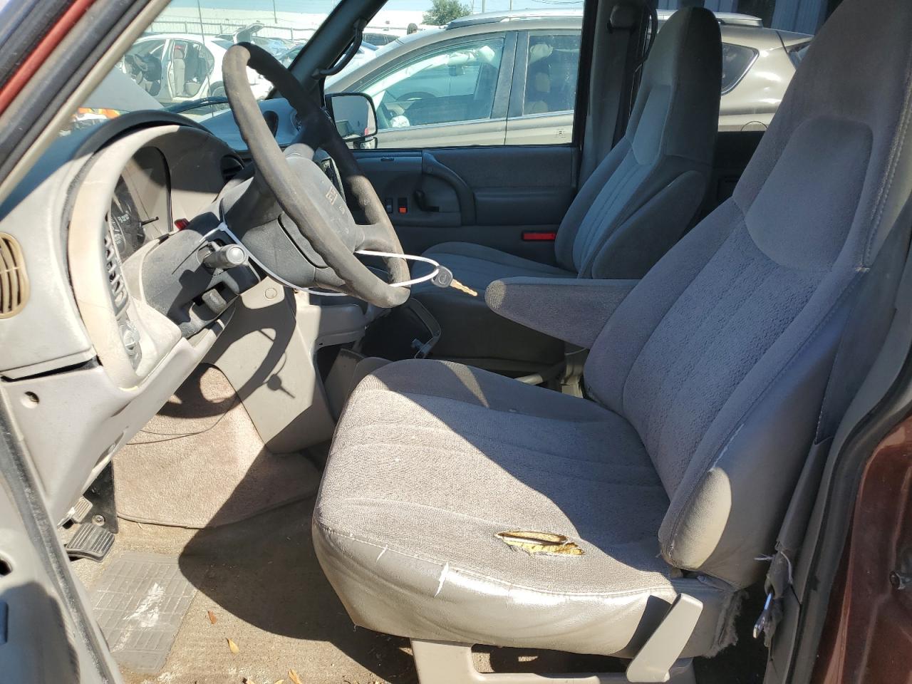 2000 GMC Safari Xt VIN: 1GKDM19W0YB532243 Lot: 77384054
