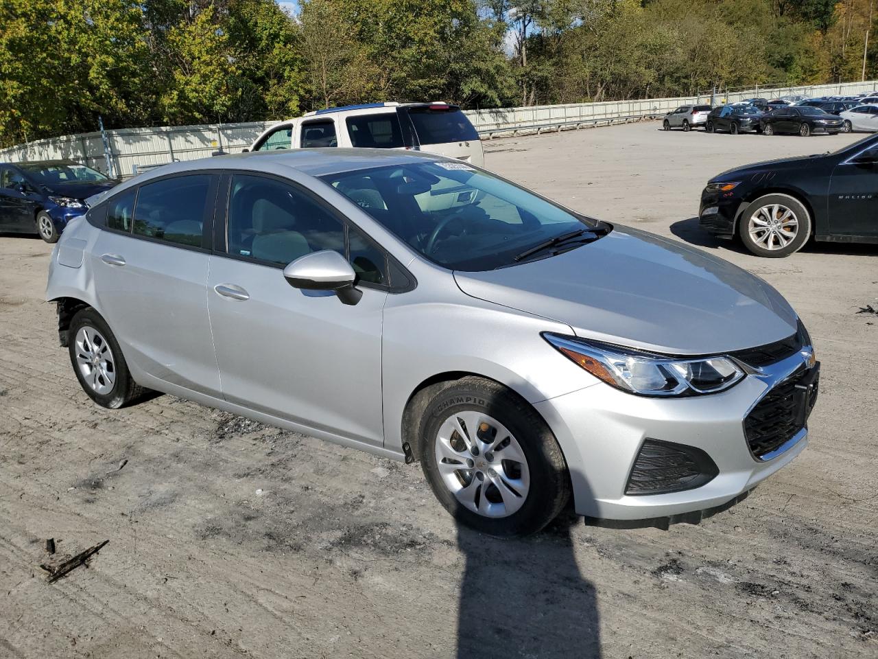 2019 Chevrolet Cruze - Image 4