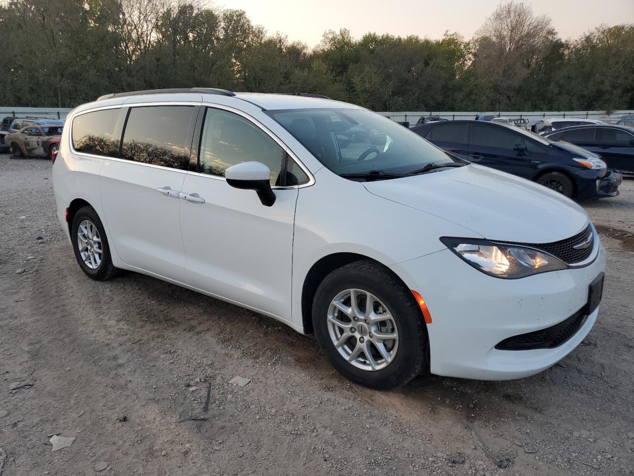 2021 Chrysler Voyager - Image 4