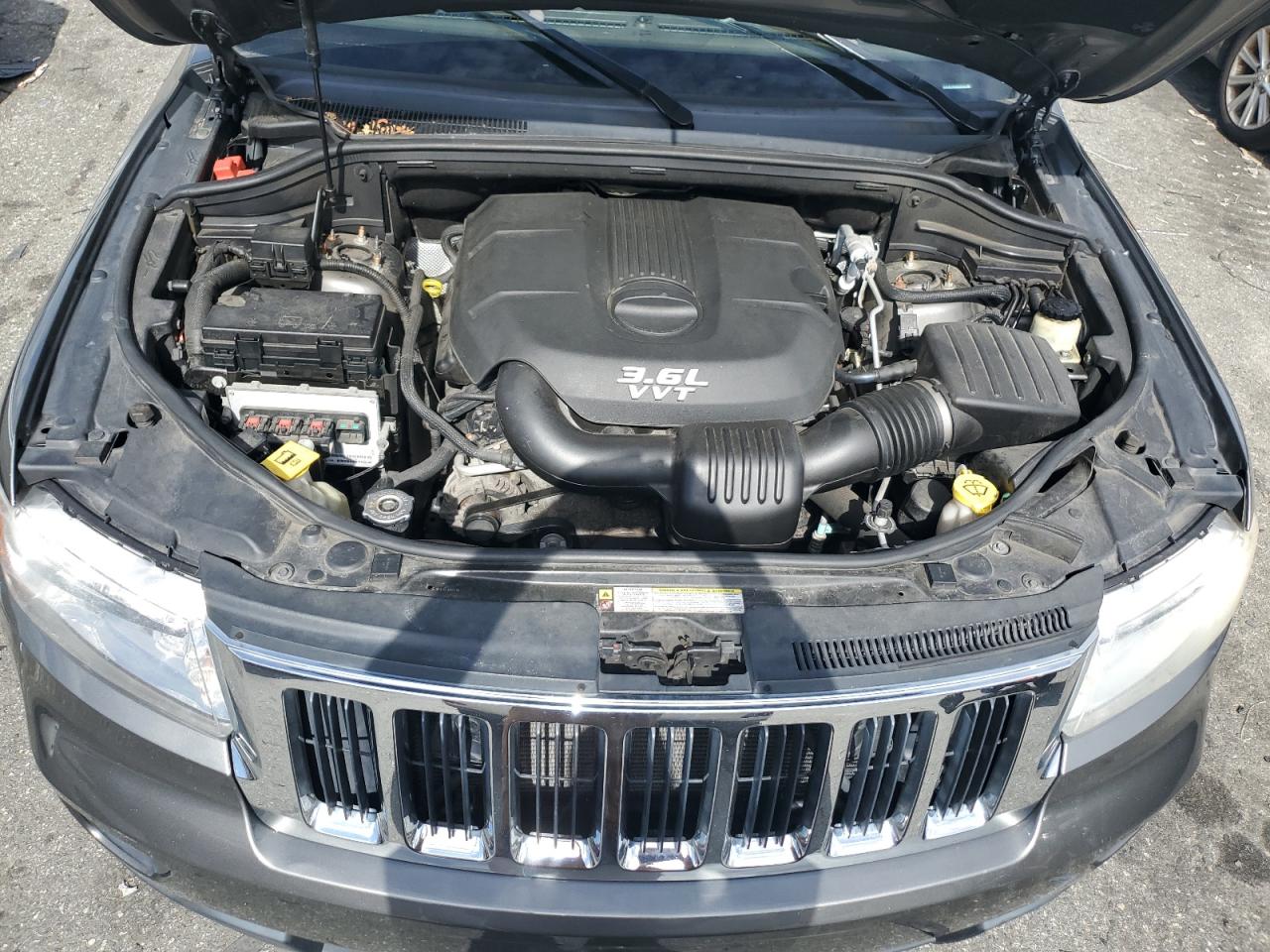 2012 Jeep Grand Cherokee - Image 12