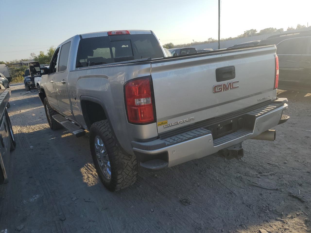 2018 GMC Sierra - Image 2