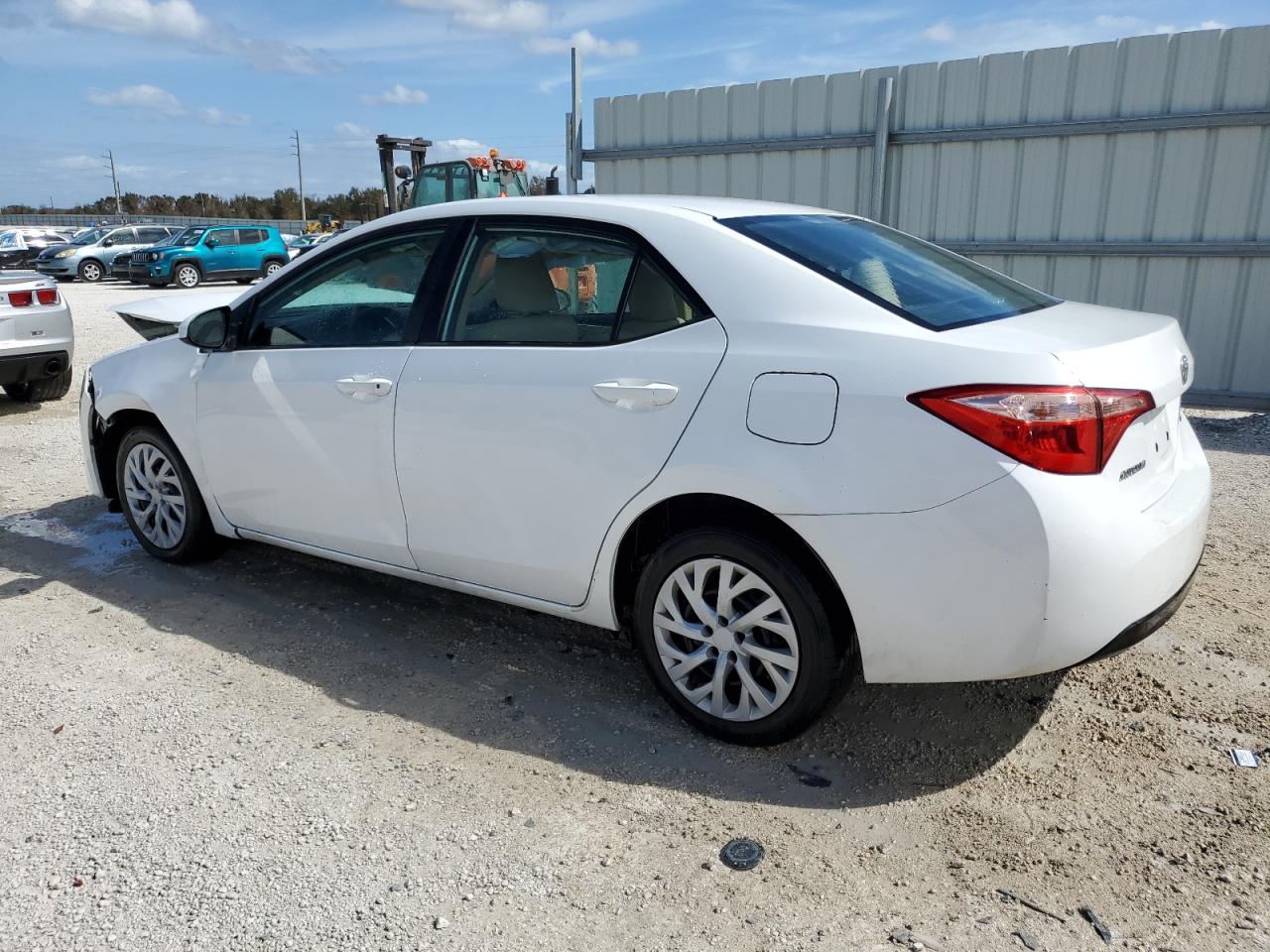 VIN 2T1BURHE9JC028906 2018 TOYOTA COROLLA no.2