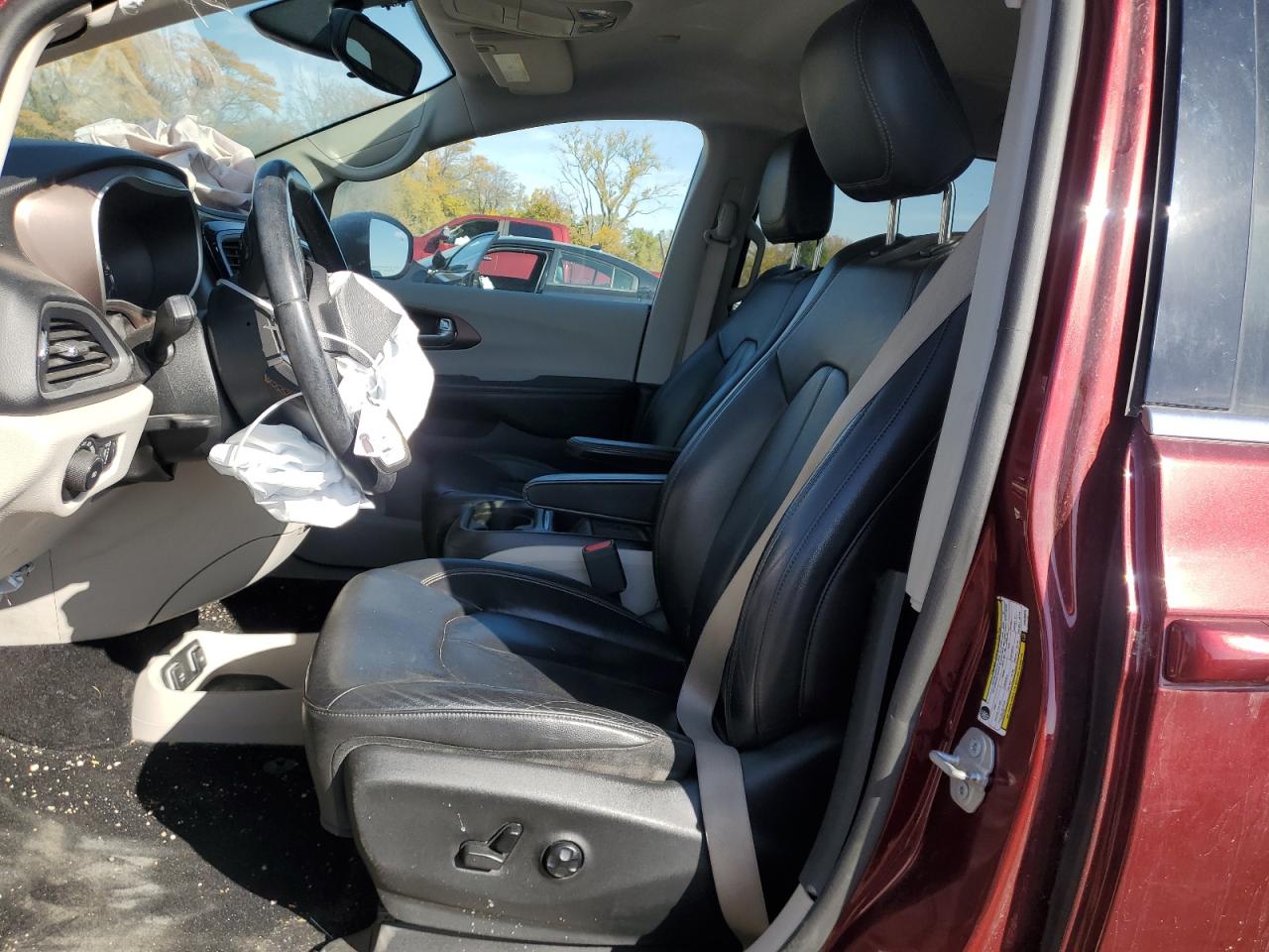 2017 Chrysler Pacifica - Image 7