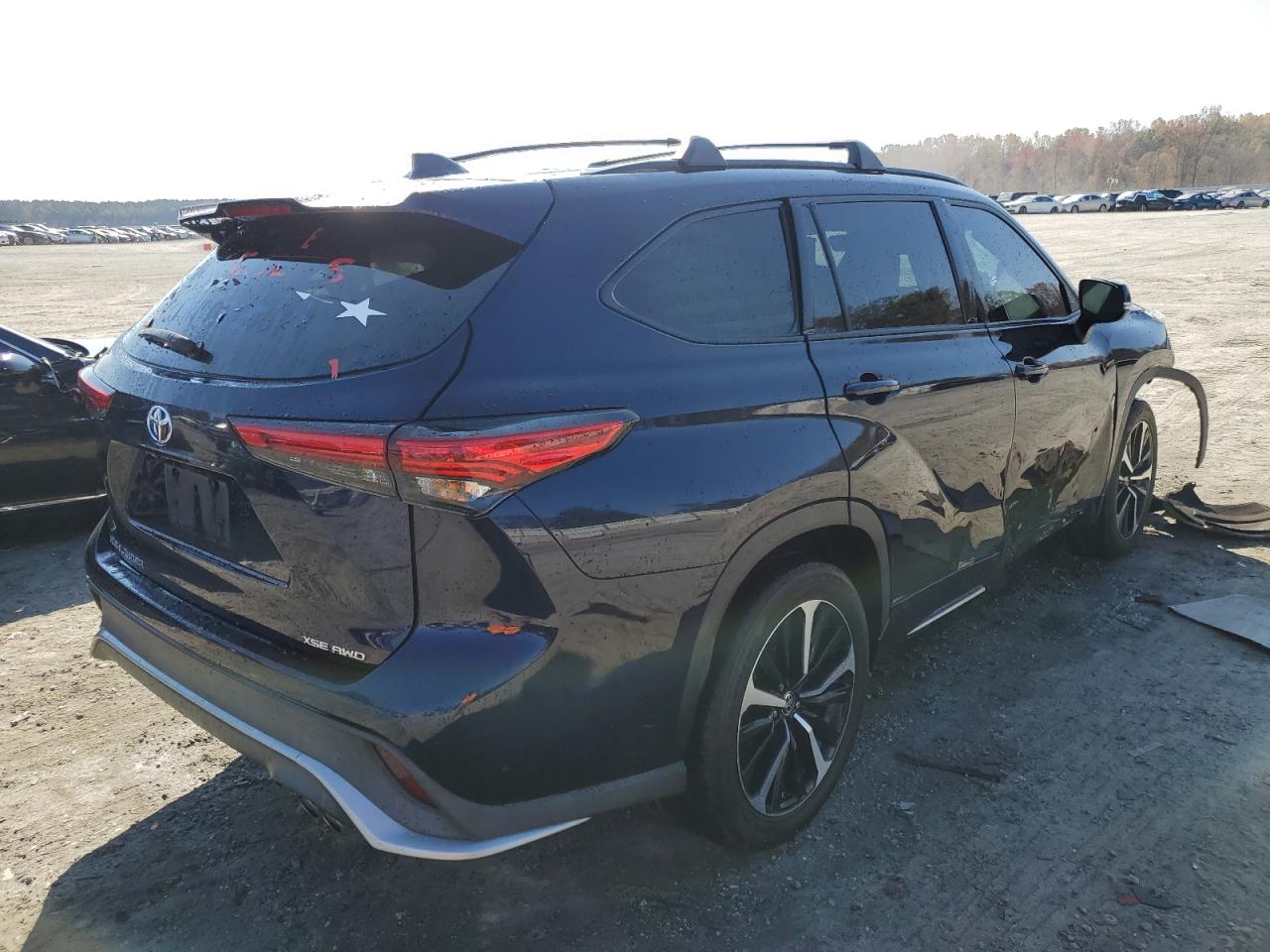2021 Toyota Highlander - Image 4