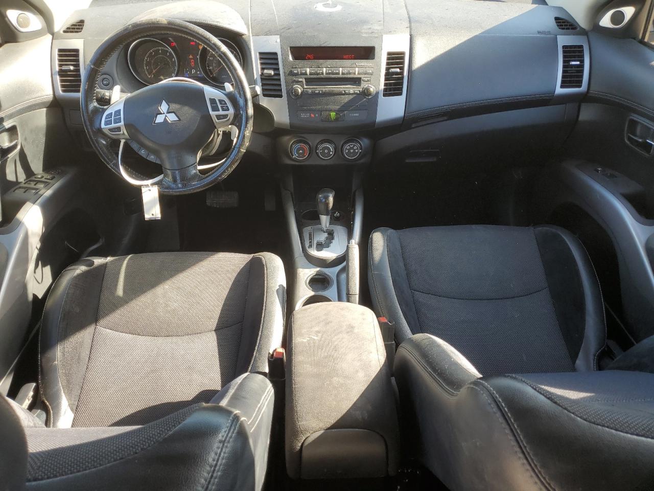 2012 Mitsubishi Outlander - Image 8
