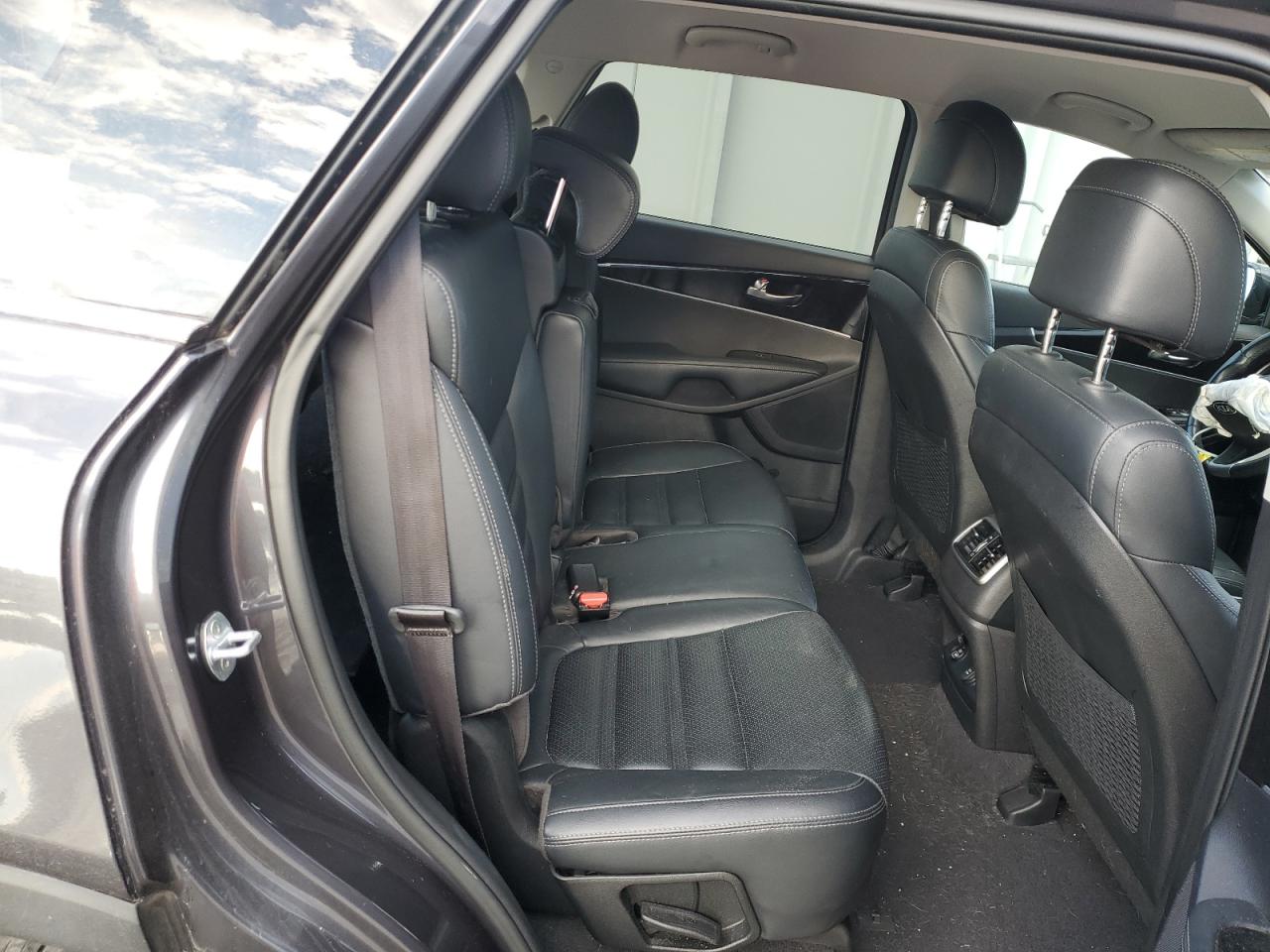 2017 Kia Sorento - Image 11