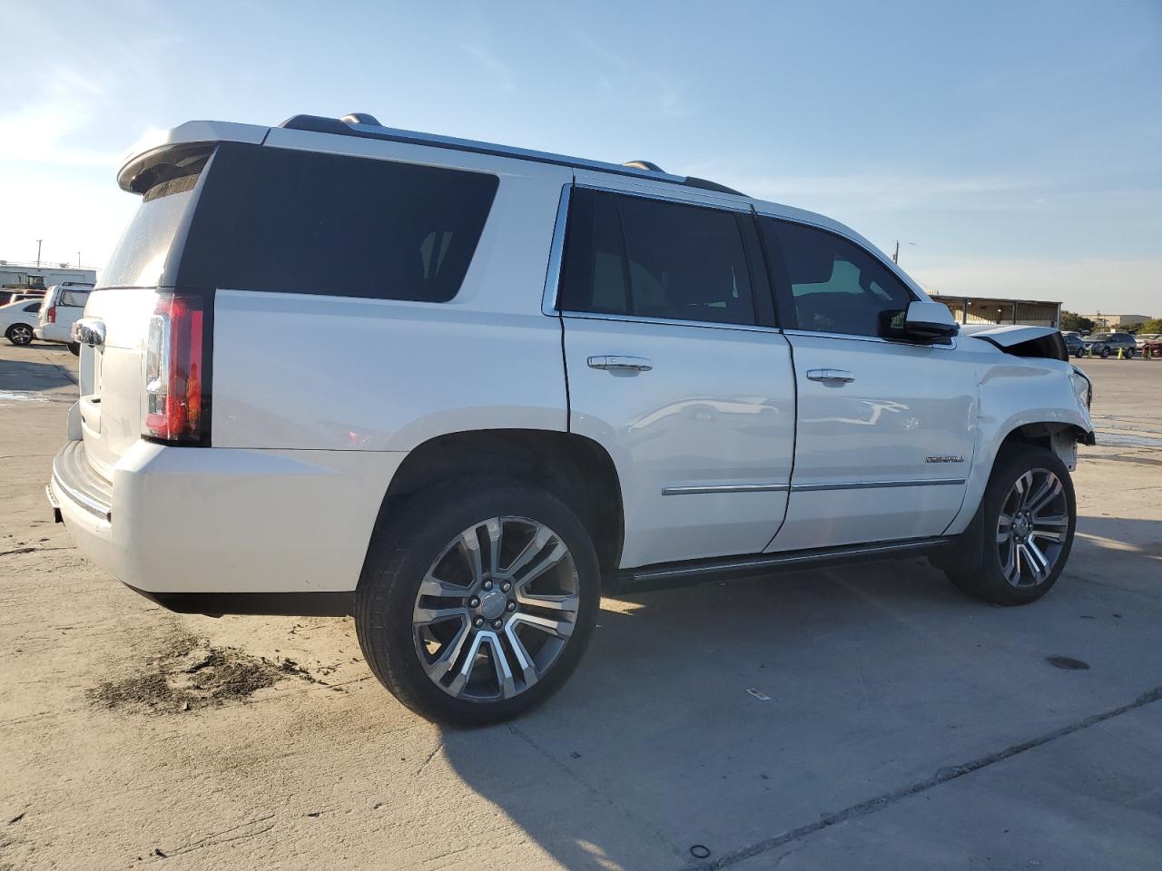 2017 GMC Yukon - Image 3