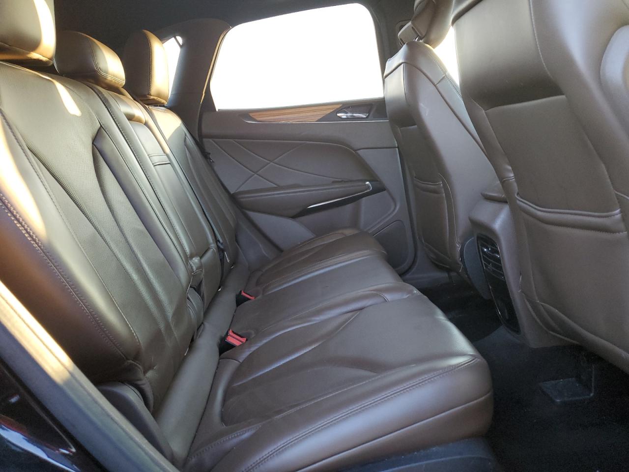 2015 Lincoln MKZ - Image 11
